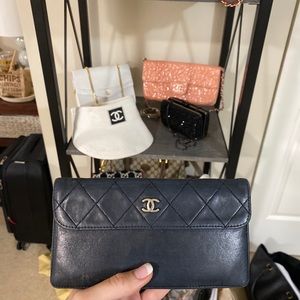 beautiful chanel vintage flap wallet
